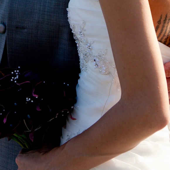 Wedding Dress - Picture 4 of 9